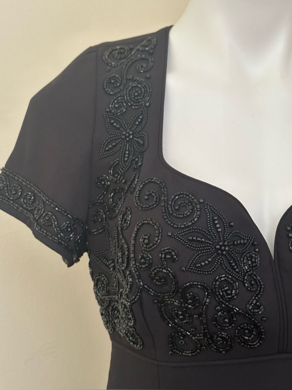 LIZ CLAIBORNE NIGHT Black Beaded Short-Sleeve Heart Shape Evening Gown Sz 12 - Picture 6 of 16